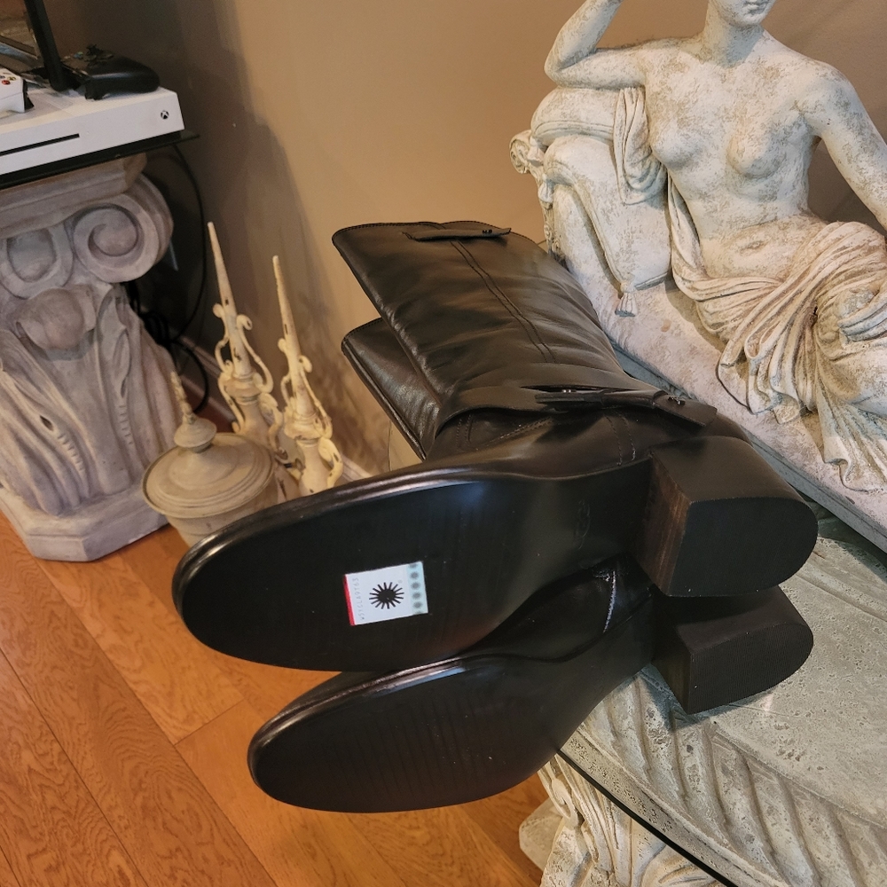 Ugg Bandara Knee High Leather Boots in Black Ugg sn 1095056. #483 - Picture 14 of 14